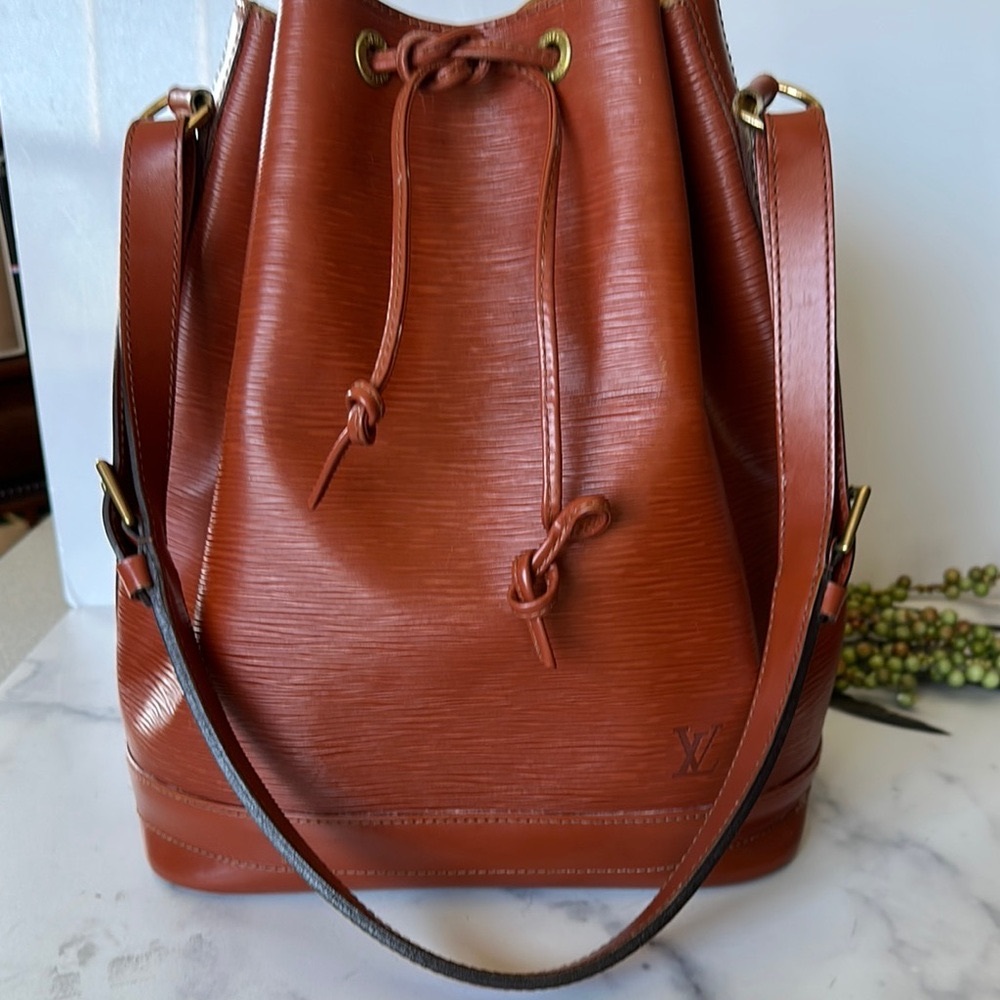 Louis Vuitton Caramel Noe EPI LeatherDrawstring Handbag
